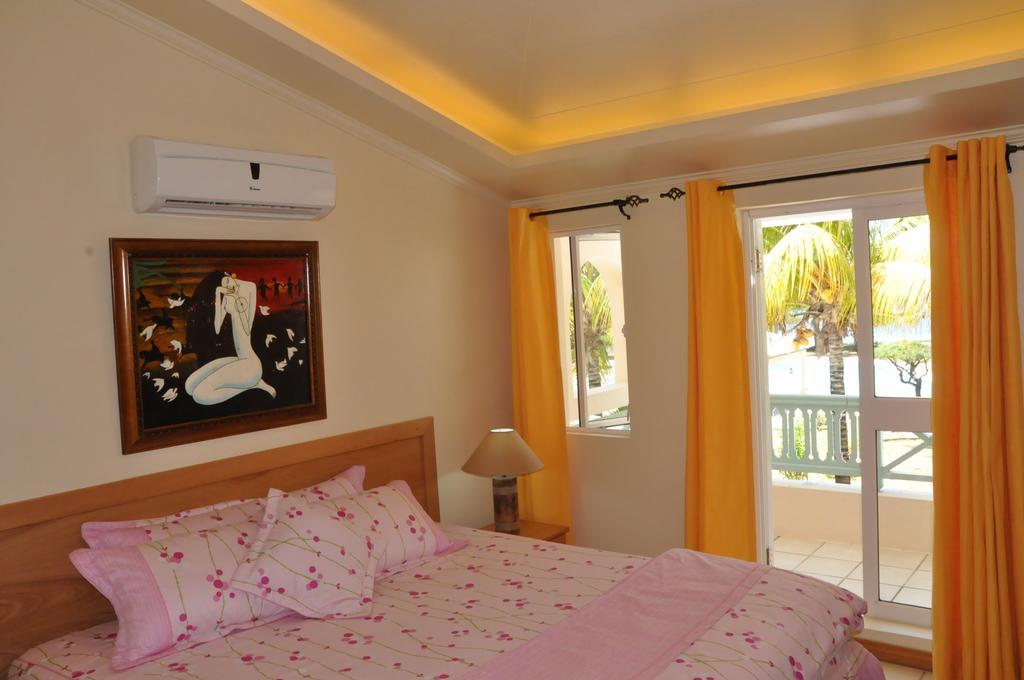 Villas Right On The Beach Belle Mare Exterior photo